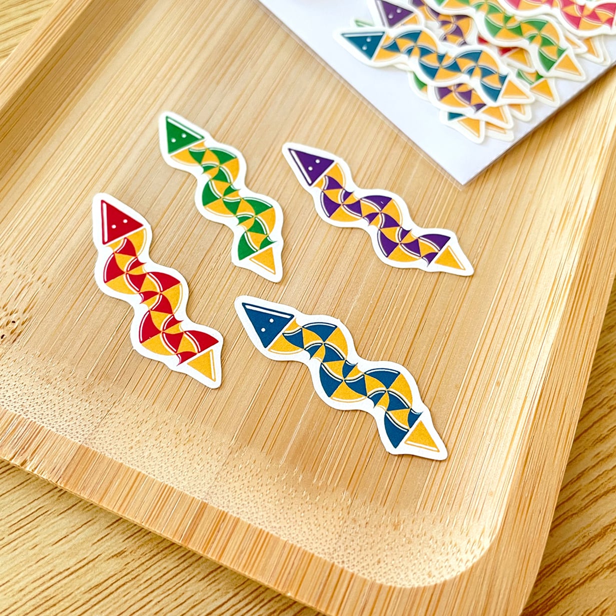 ポップな蛇のフレークシール〈24枚入〉巳年 2025年 年賀状シール ヘビ