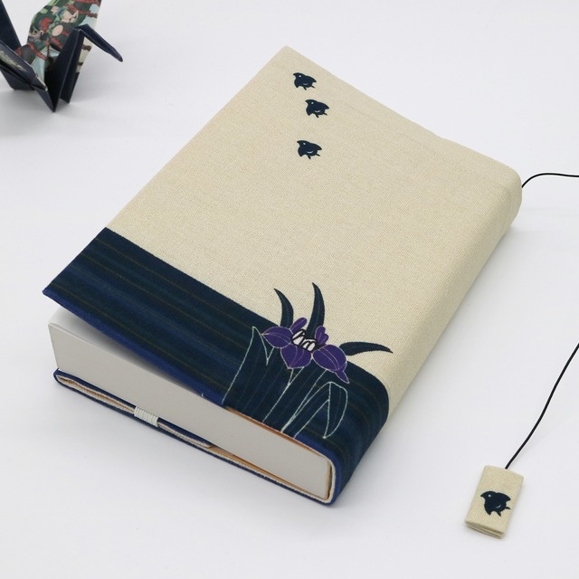 文月 ブックカバー 文庫サイズ 日本製 布 花札家紋シリーズ 「菖蒲と千鳥」日本製 布 文庫本カバー【送料無料】