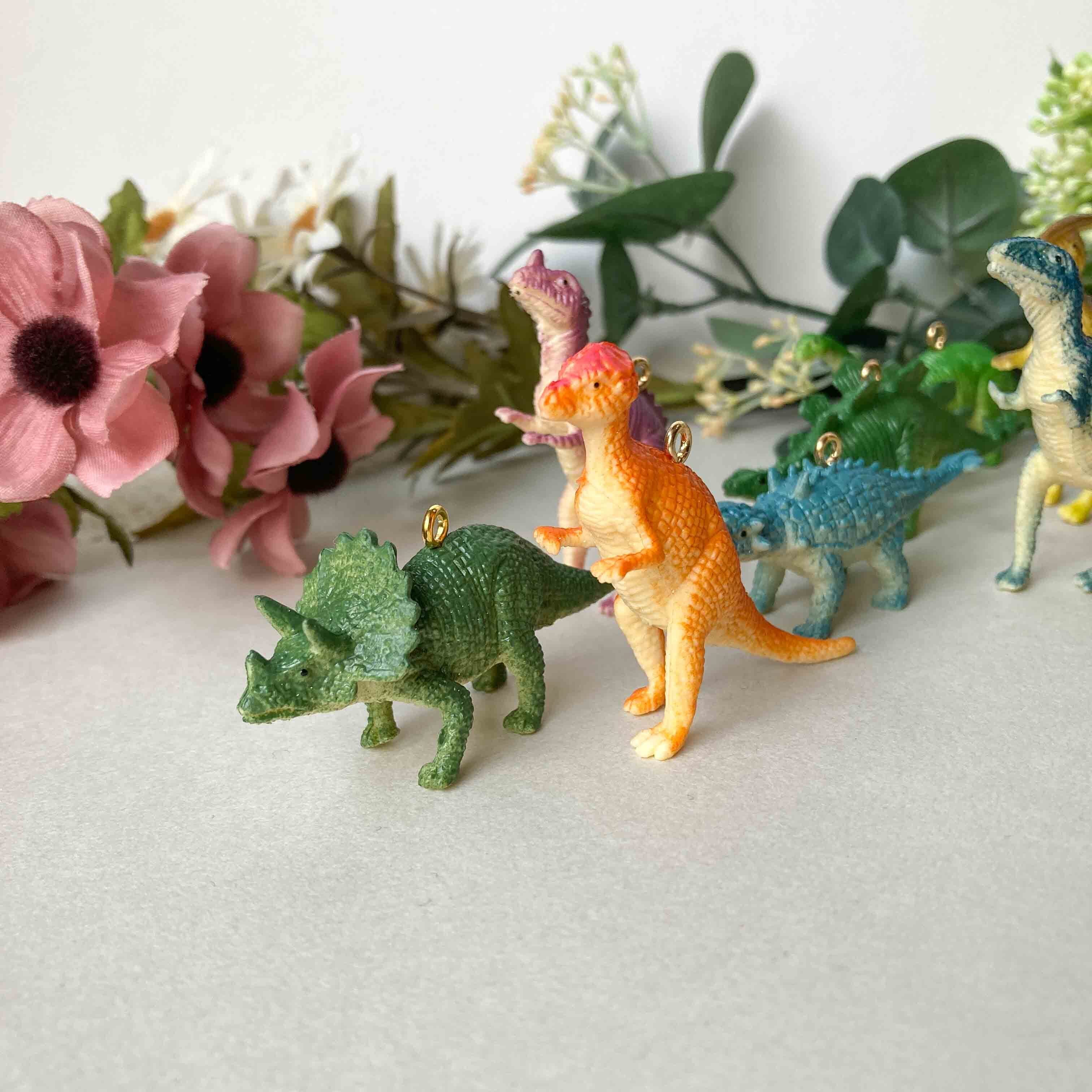 カラフル恐竜のチャーム | Dua-アクセサリーパーツショップ