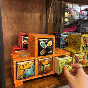 India Blue Pottery Mini 4-Drawer Unit　インド　ブルーポタリ4ドロワーチェスト　凸型　オレンジ　引き出し　置物　玄関収納　メヘンディアート　鍵入れ　印鑑入れ　ハンドメイド