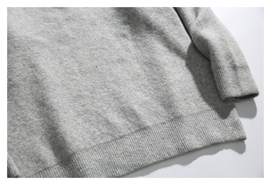 ヘンリーネックニットセーター / Henley Neck Knit Sweater