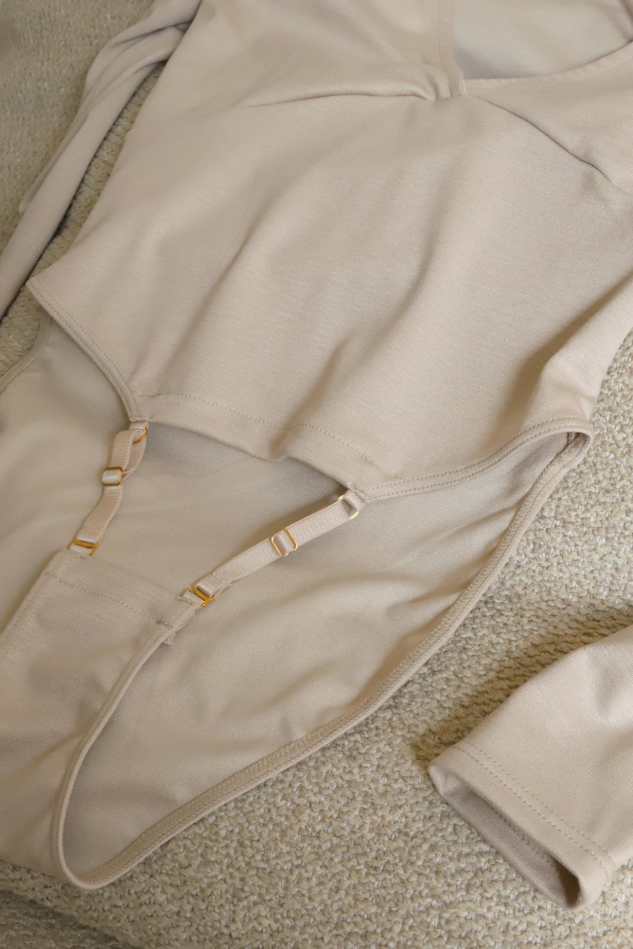 ディープVネックボディスーツ（ショルダーパッド） | GEMINItale