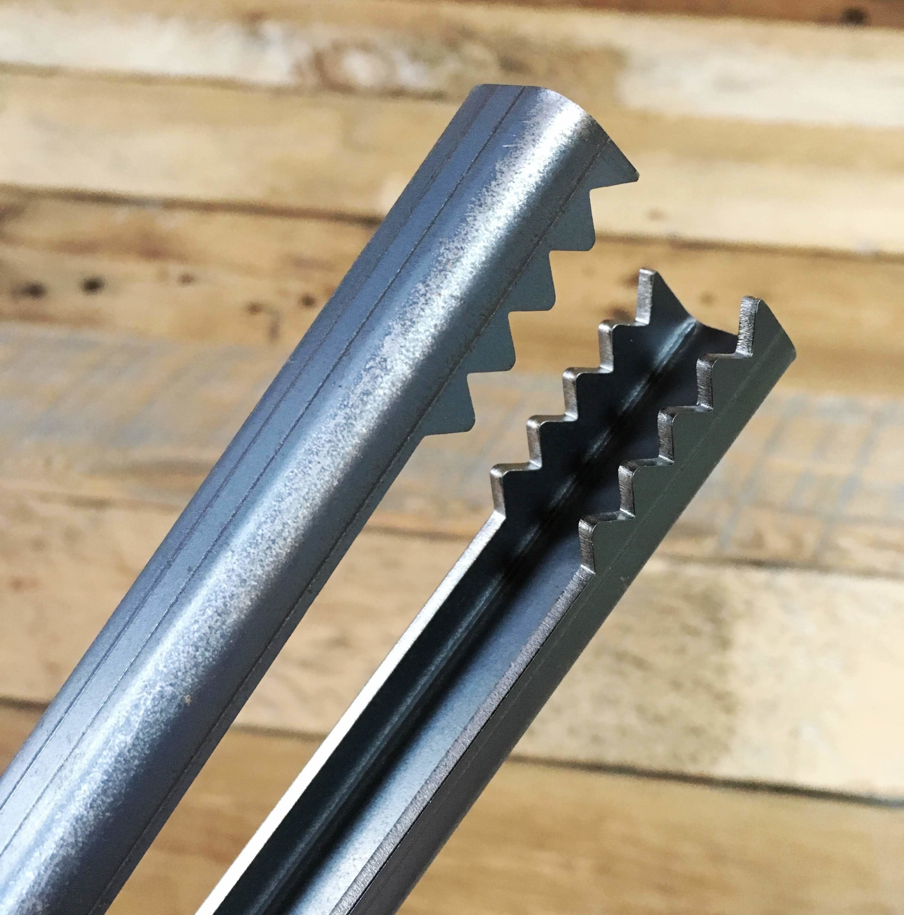 野良ばさみ」伸縮式火バサミ 黒皮鉄 日本製 | 野良道具製作所® 公式