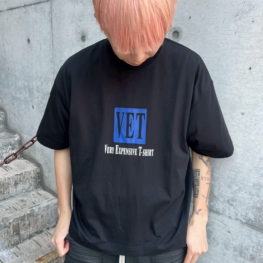 【VETEMENTS】グレー VET クロップド ボクシー Tシャツ VETEMENTS】VET CROPPED CROPPED BOXY T-SHIRT | AYIN