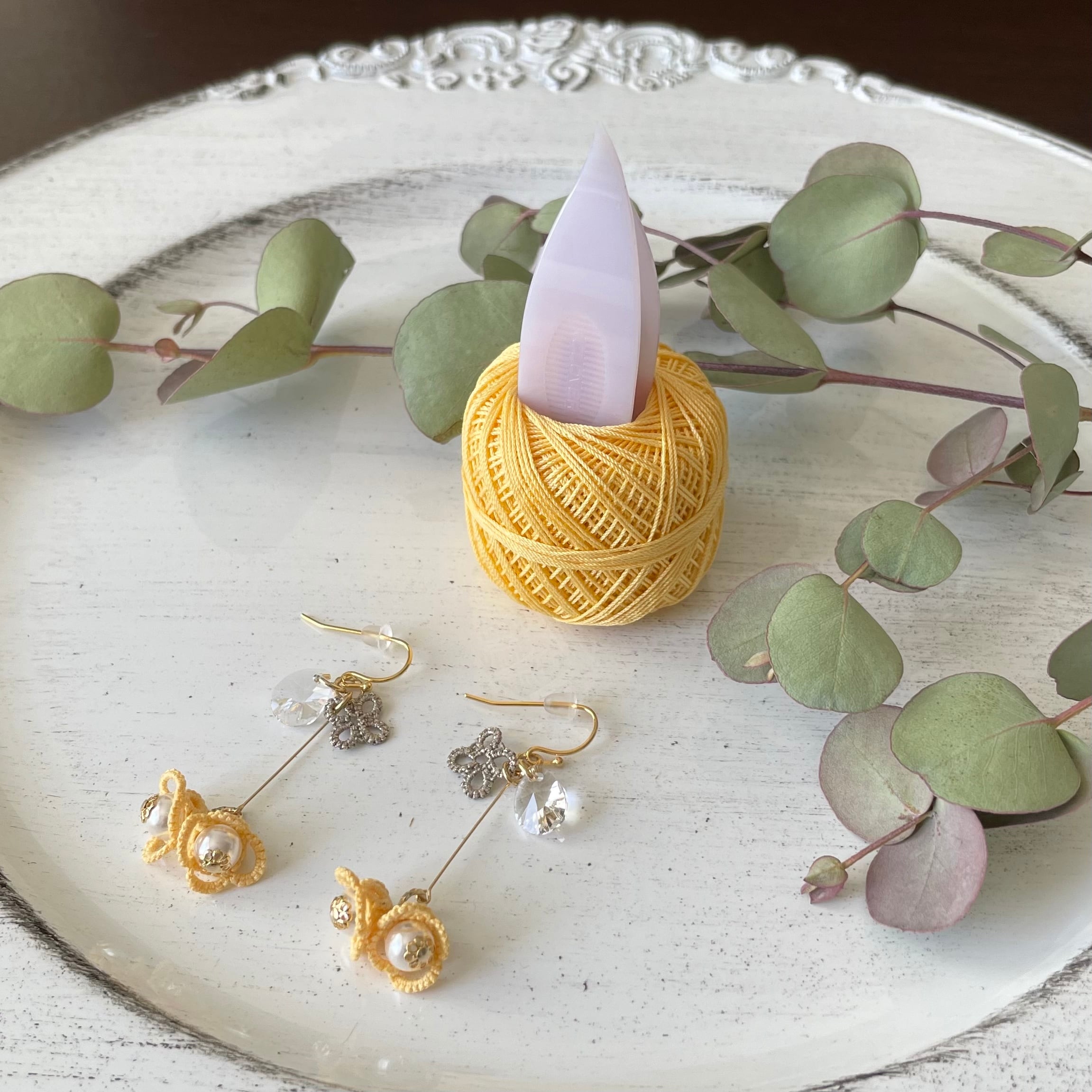 こけももチャーム風 くちなし色タティングレースピアス イヤリング Emiel Luire こけももチャーム風 くちなし色タティングレースピアス イヤリング Emiel Luire