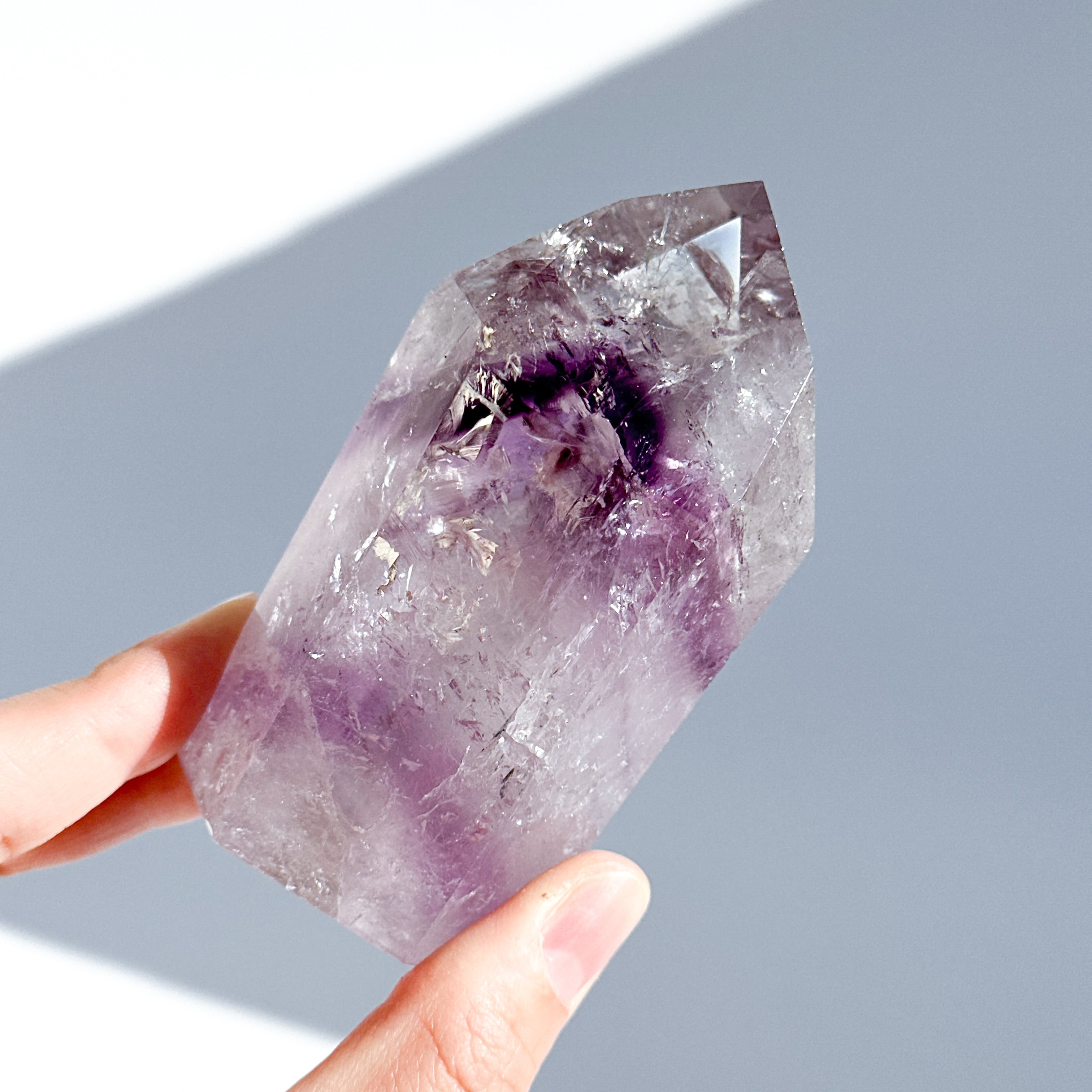 ファントムアメジスト　ミニタワー　天然石　置物 ハイクオリティ】バイーア産ファントムアメジスト タワー61 ◇ Phantom