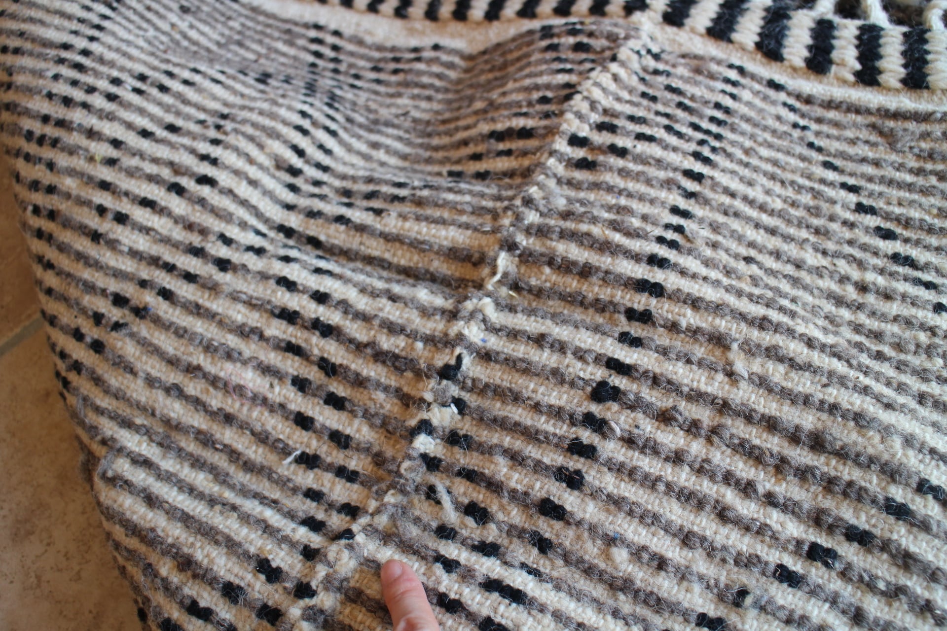 新品人気色/ダークブラウン×黒変則ダイヤ柄ベニワレンラグ2 ＃124-e