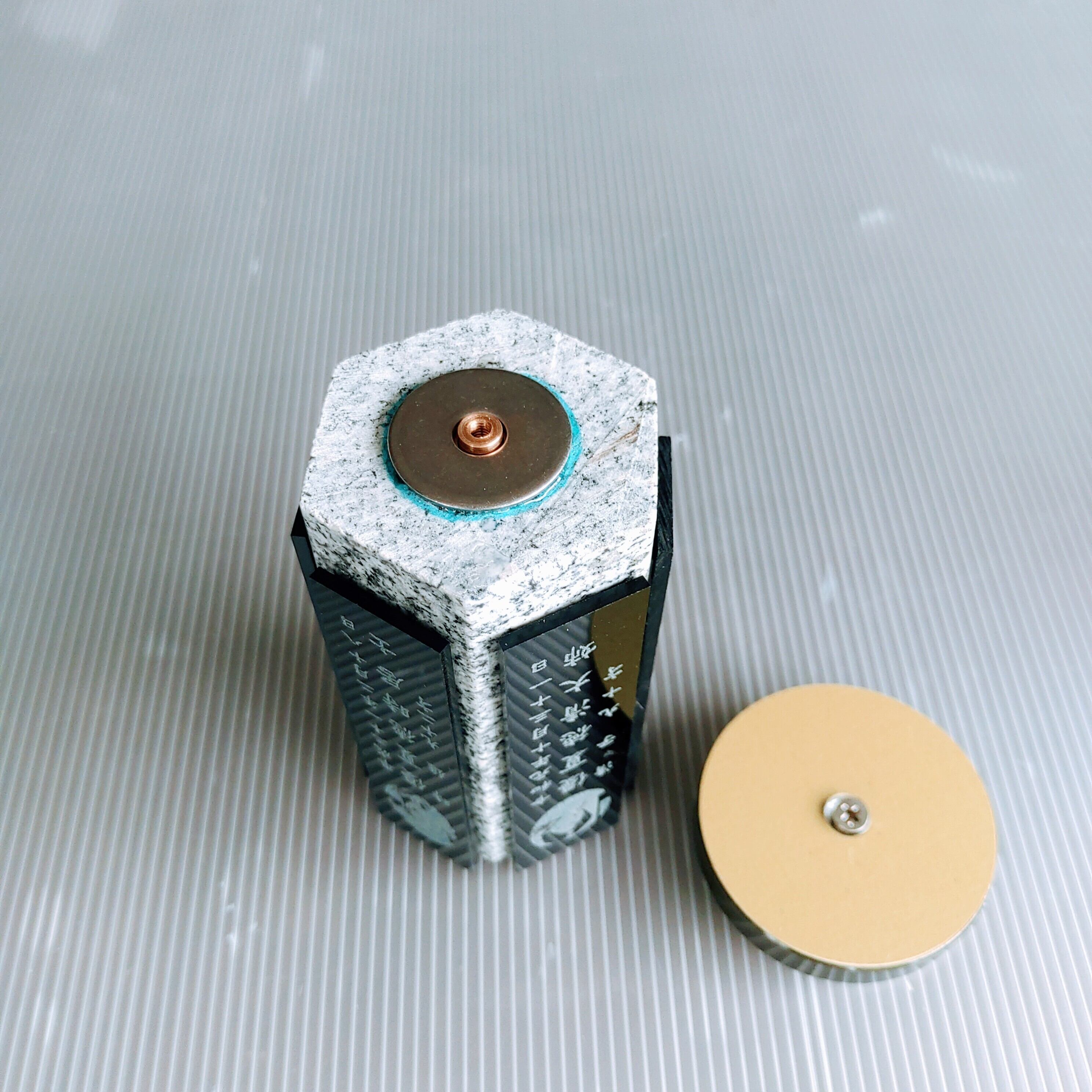 回転位牌 6人用悠想天回 6R60A白 6名様分