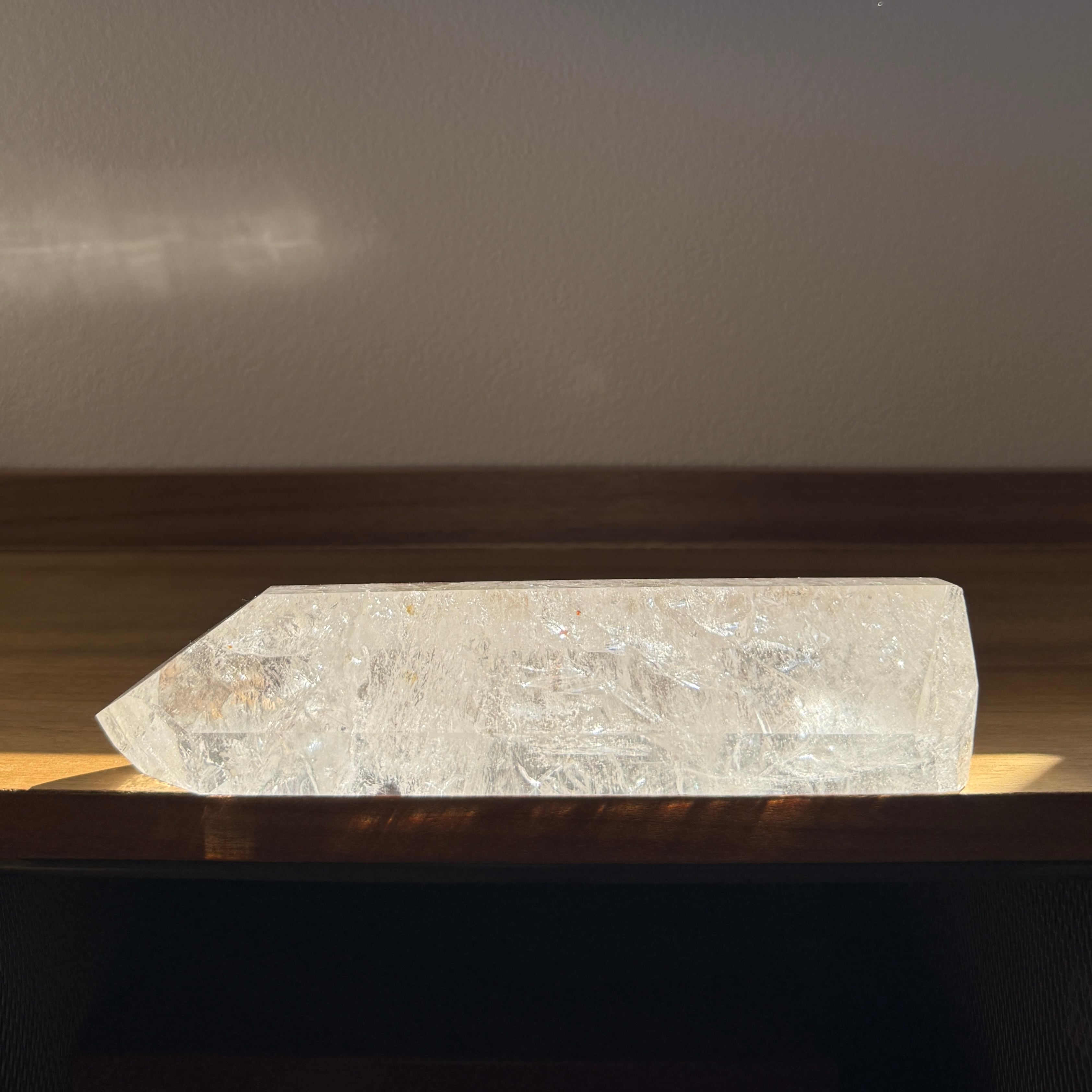 溢れる光のアート水晶 タワー ブラジル産 Rock Crystal Tower with
