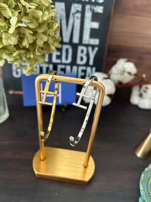 ＜ラグビー アクセサリー＞ジルコニアHモチーフバングル