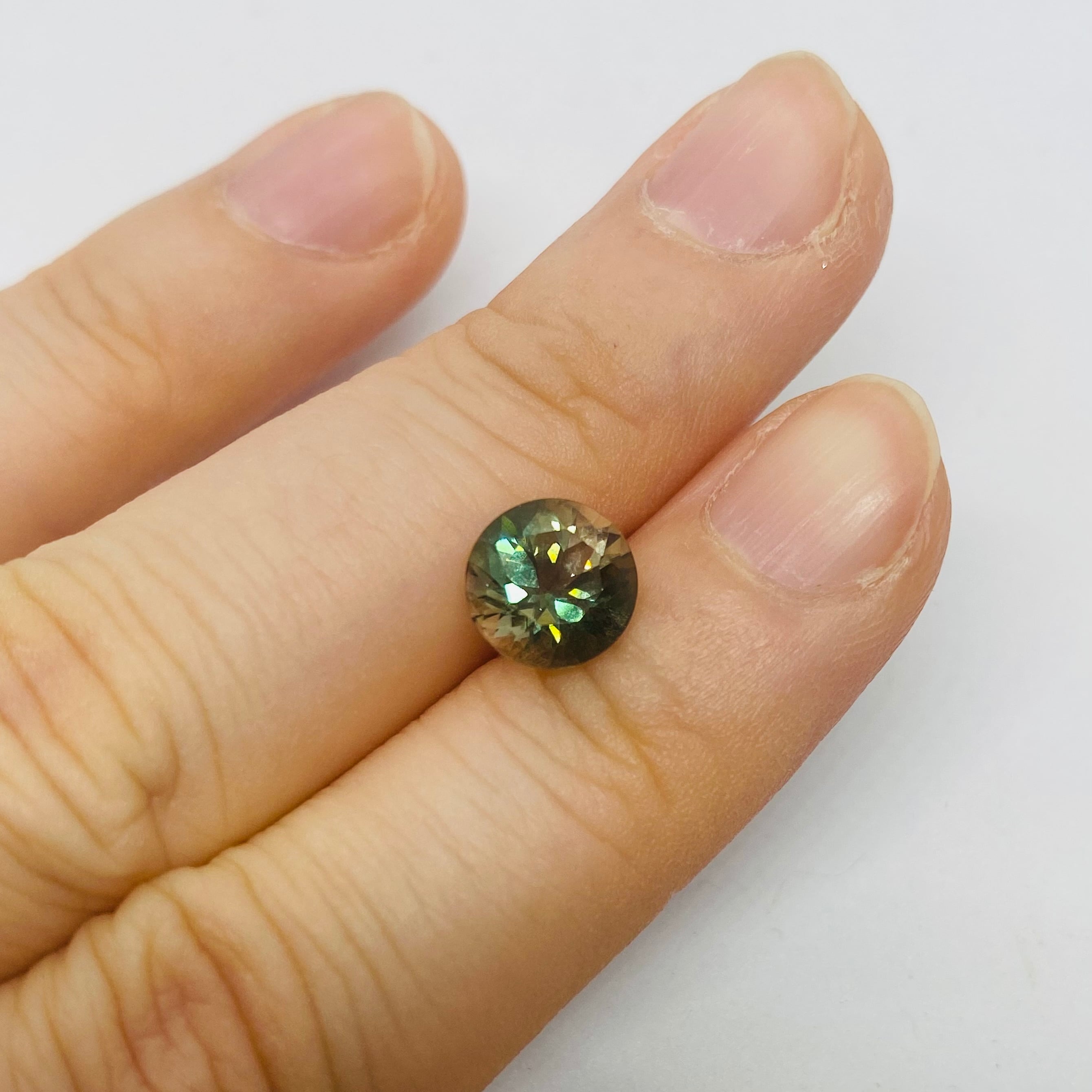 レアなグリーンが美しいオレゴンサンストーン