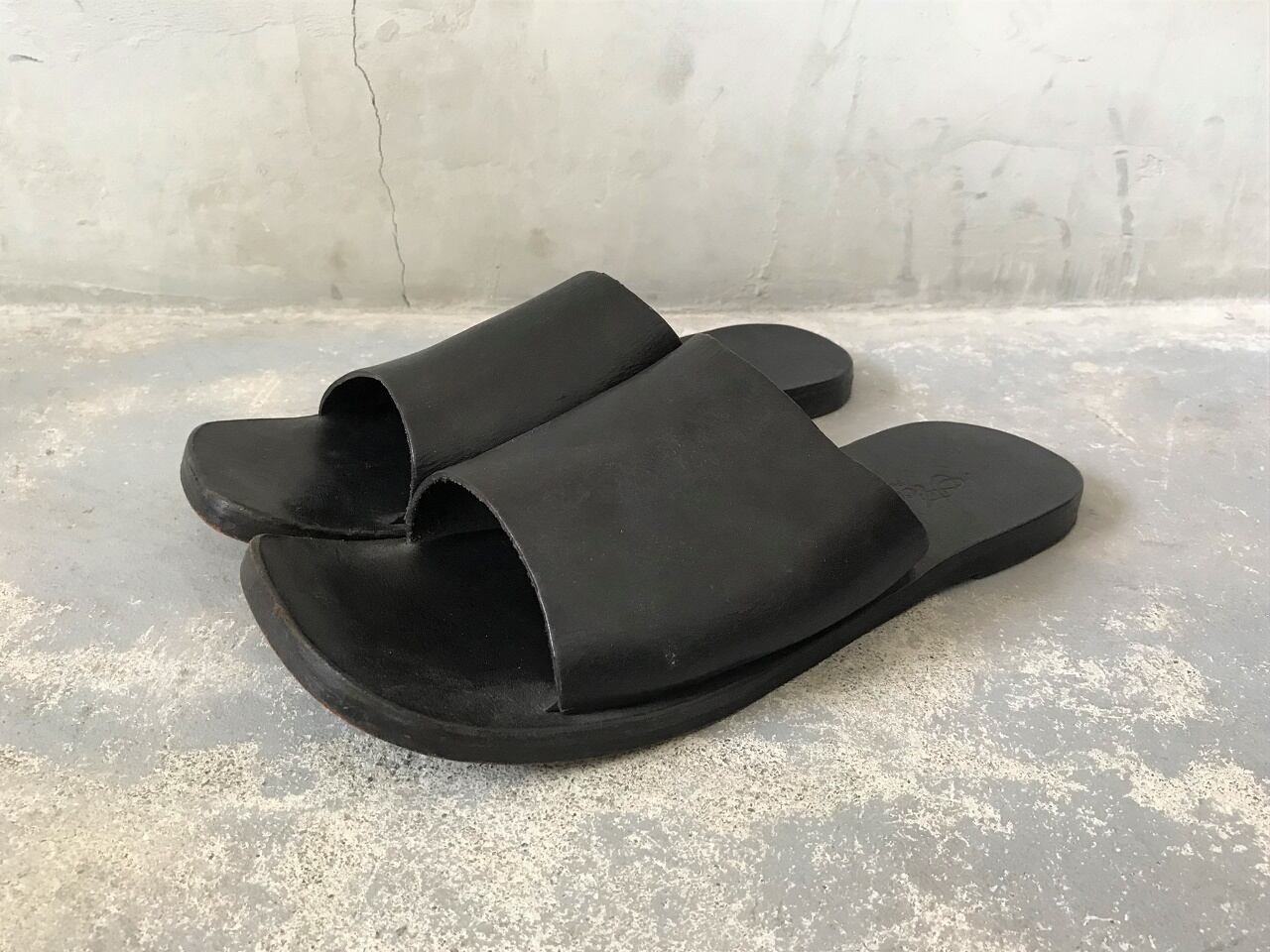 TWINS ACOUSTIC leather sandals