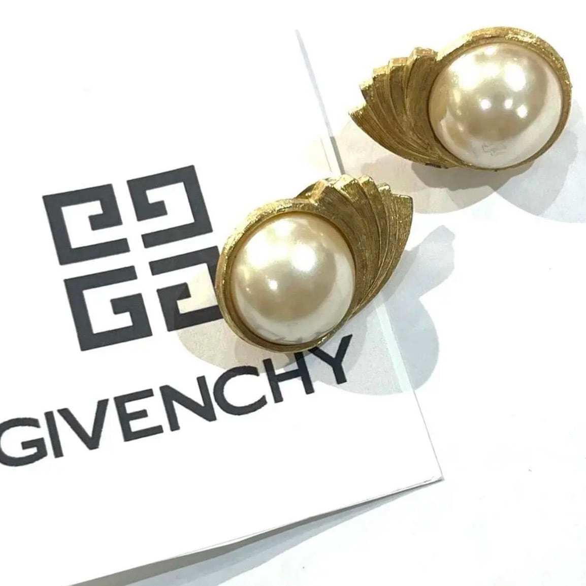 SALE【GIVENCHY】0955 ジバンシィ ボリュームパールイヤリング