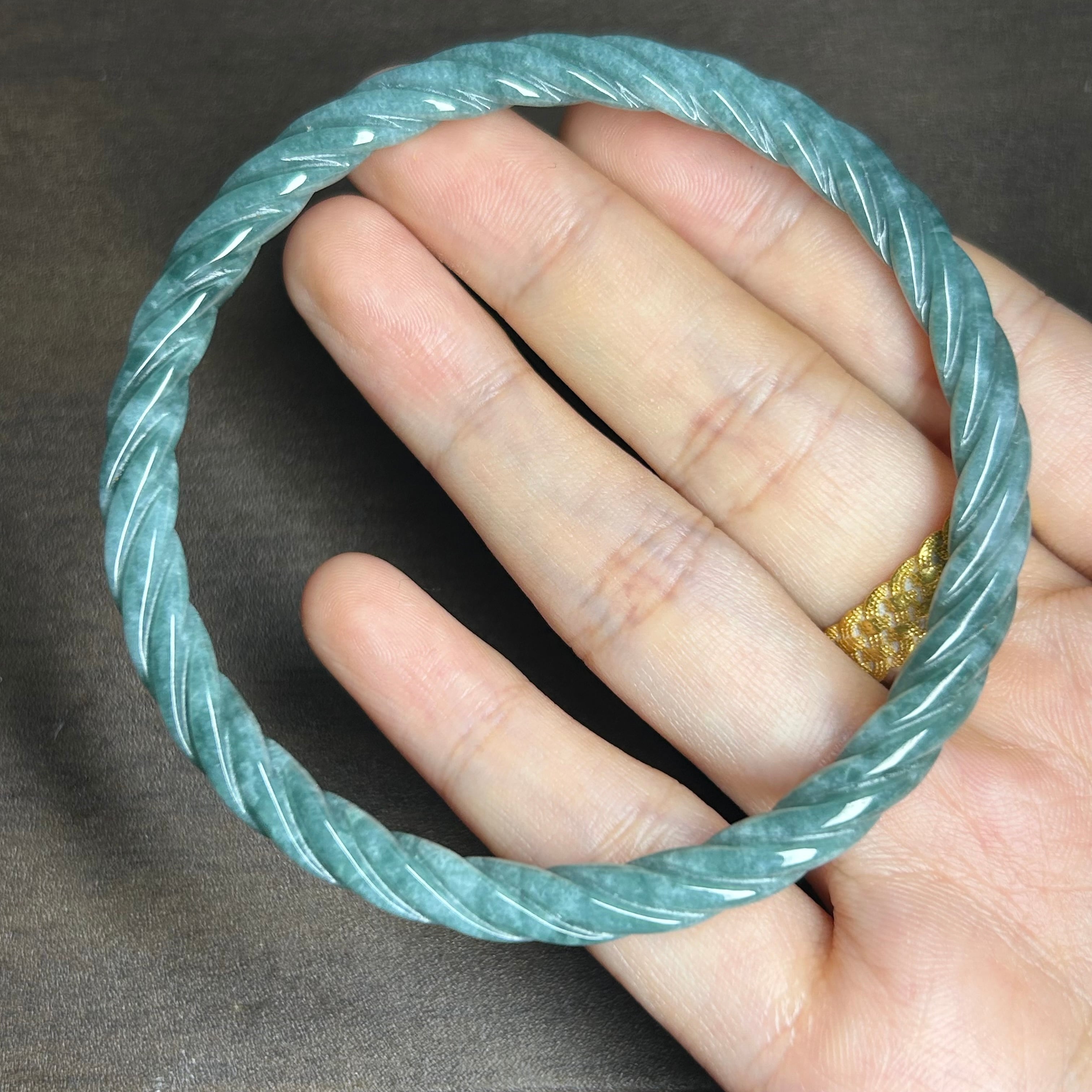 本翡翠ブレスレット バングル グァテマラ産 ねじねじ 無含浸 無着色