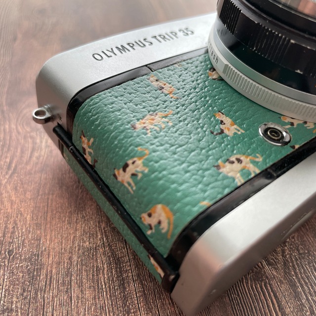 Olympus TRIP 35  <キャットonグリーン>