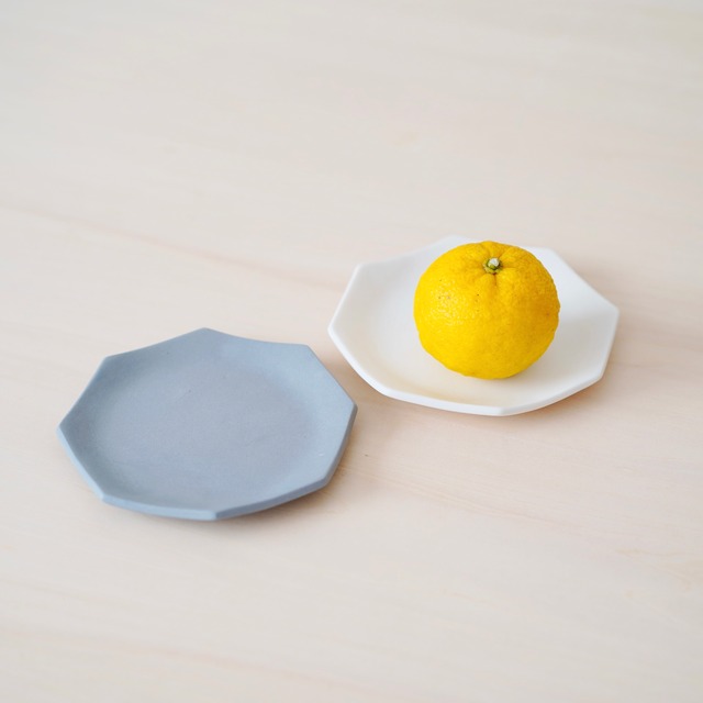 八角形のお皿2枚セット  リム付き11cm