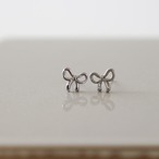 リボン ピアス サージカルステンレス SUS304
