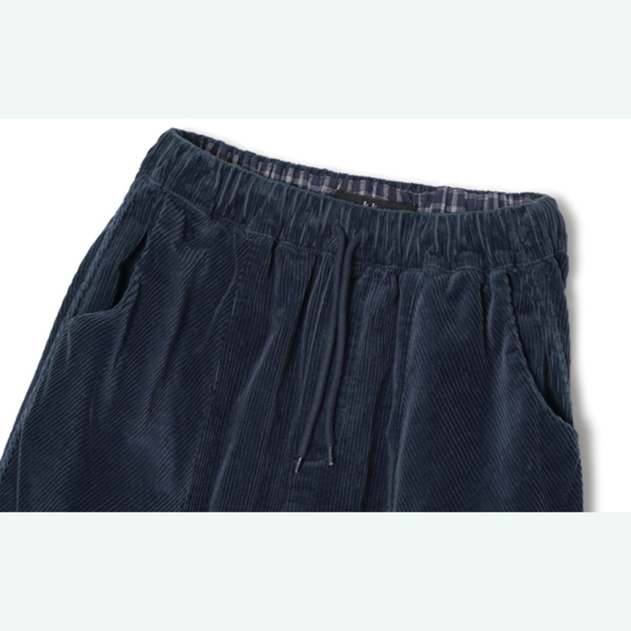 深藍コーデュロイと小さな猿の刺繍の秘密 《i0786》