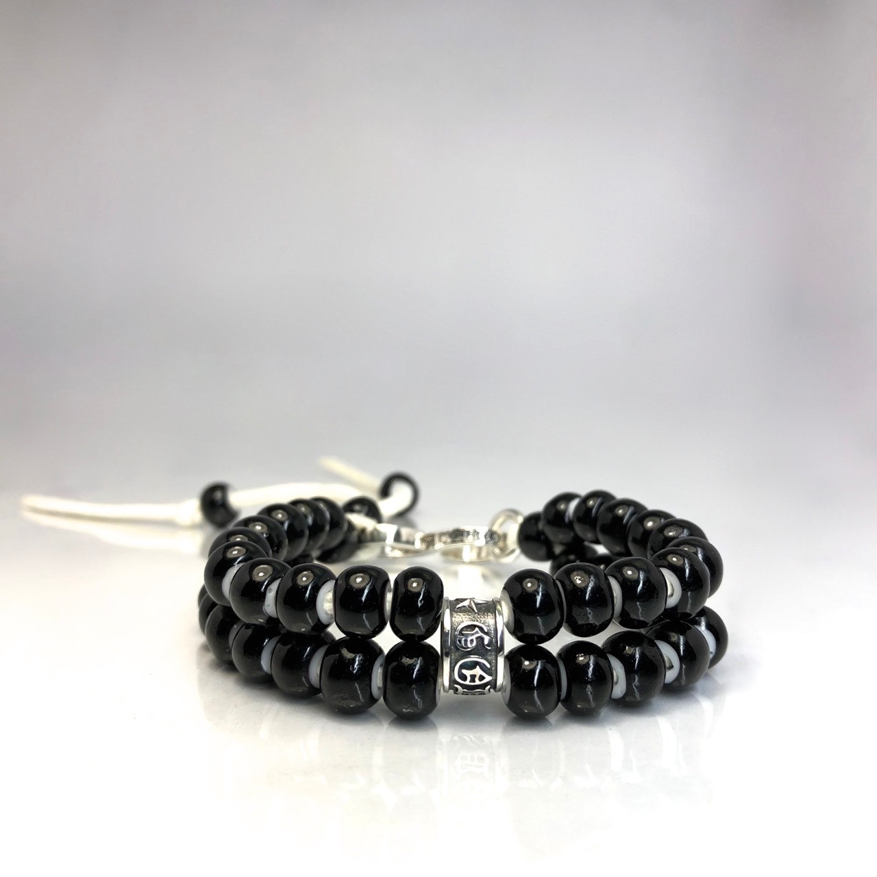 LEATHER BRACELET WHITE HEART BEADS [BLACK] / レザーブレスレット ホワイトハート・ブラック