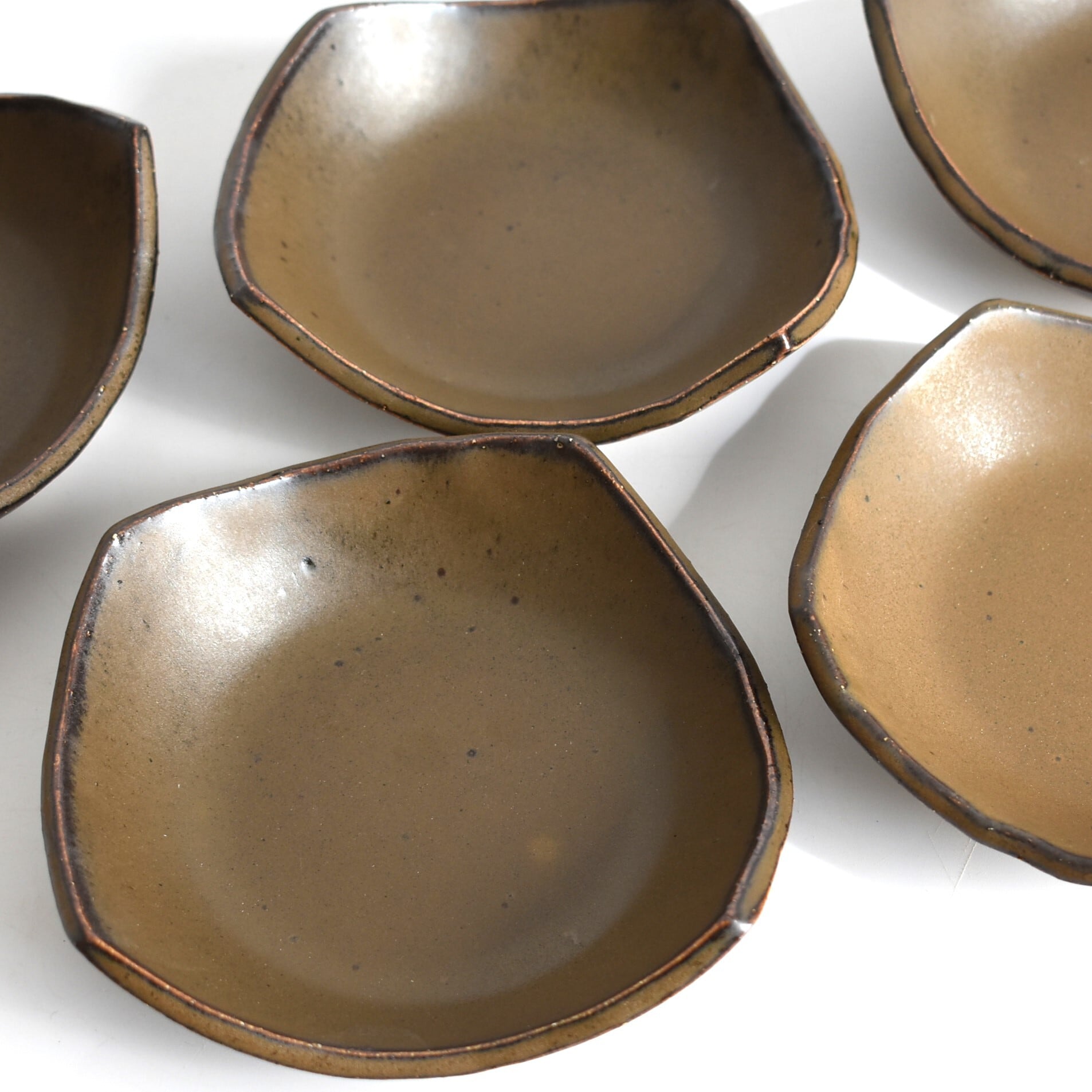 四角中皿 (黒/錆/アンティーク/白御影土) | cherie aimer trip（シェリ