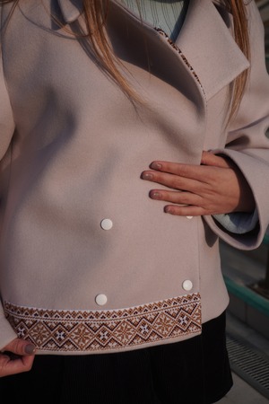 ウクライナ産カシミヤ100% 手刺繍ジャケットコート（白）