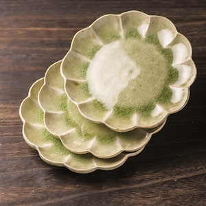 灰釉 輪花皿  中（銘々皿・小皿・醤油皿）／阿部 恵里