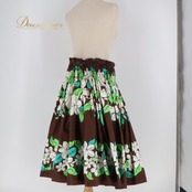 フラダンス 衣装 パウスカート ブラウン系 シングル シンプル プルメリア柄 かわいい 華やか 鮮やか 明るい 茶 白 緑 ハワイアン アロハ ハワイアンプリント フラ ダンス レッスン 練習 ホワイト系 グリーン系 大人っぽい 花柄 スカート カジュアル