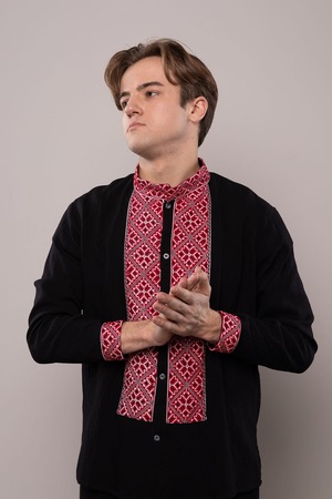 ウクライナ刺繍ヴィシヴァンカ　クロスステッチ手刺繍　Lサイズ　メンズ