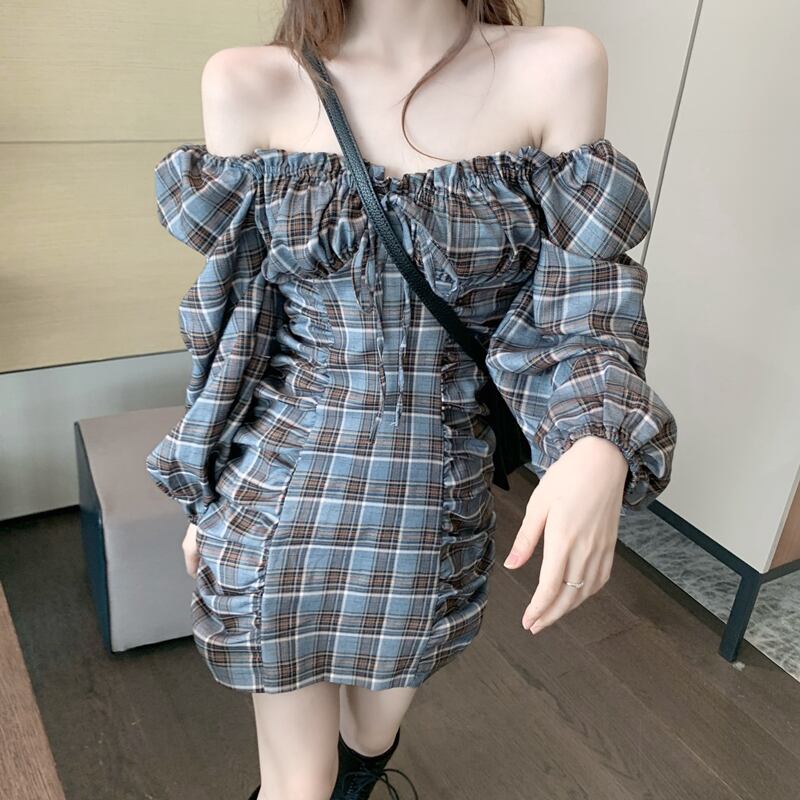 ワンショルダーフリルチェック柄長袖ワンピース女性2020年秋新作バッグヒップショートスカート気質プリーツスカート ブラックストロベリース91321406172