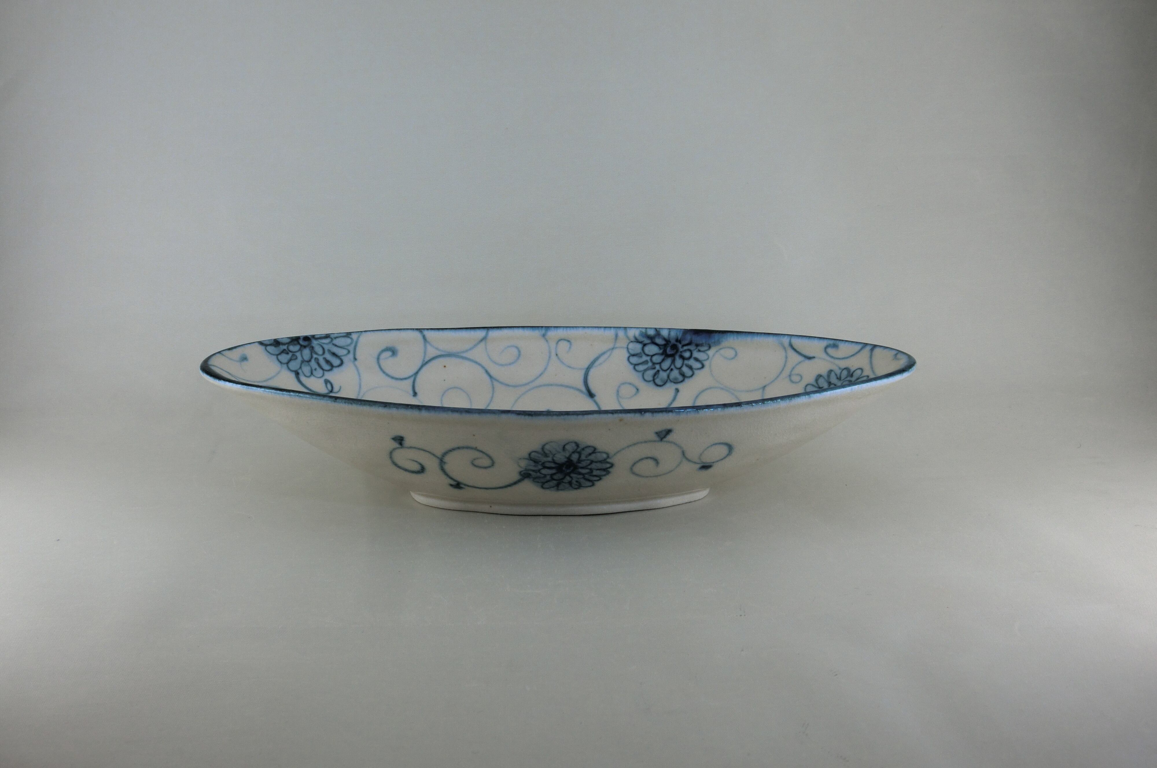 花唐草舟形鉢（宗山窯）