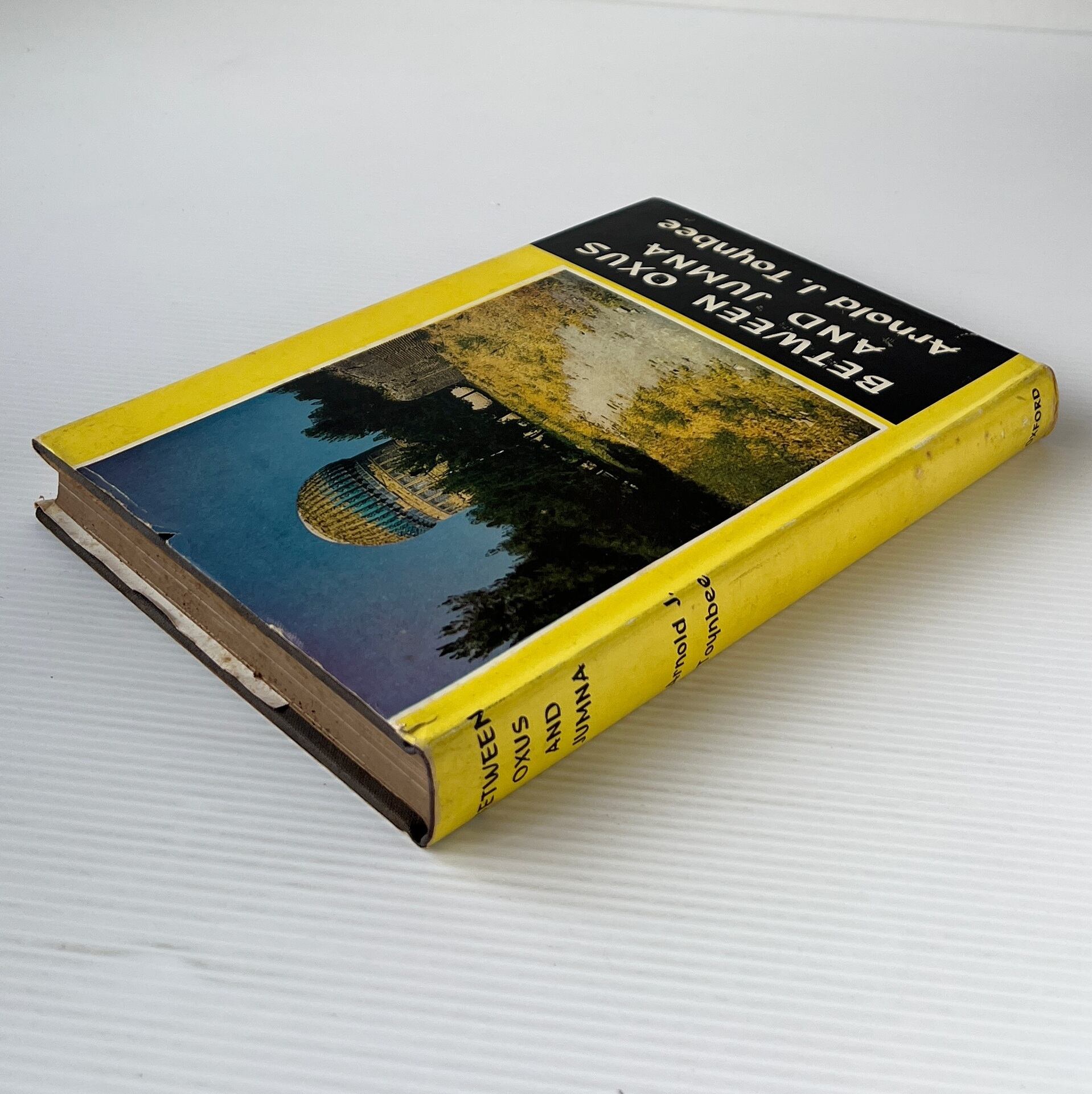 Between Oxus and Jumna / Arnold J. Toynbee / Oxford University Press