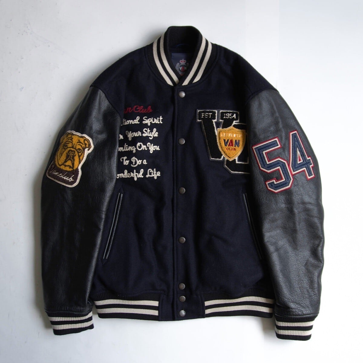 GOODENOUGH IVY ベンチジャケット　ナイロン　スタジャン　ブラック 美品】GOOD ENOUGH IVY【袖 レザー 切替 胸ロゴ スタジャン】 M