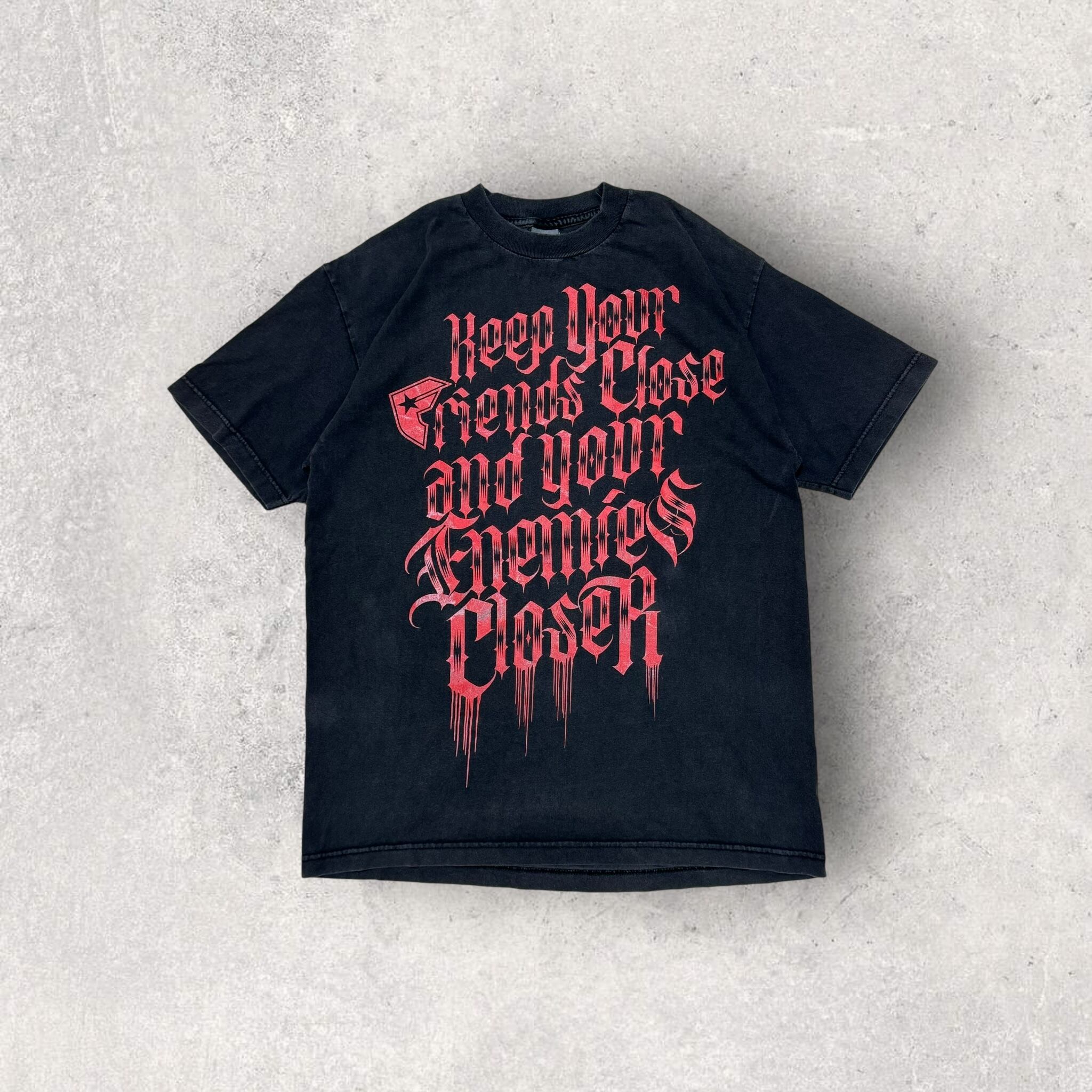 "90's FAMOUS STARS&STARAPS" travis barker t-shirt