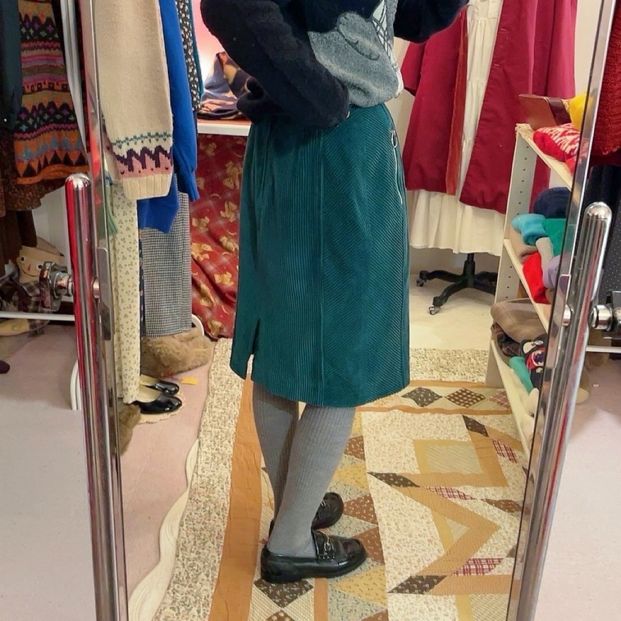 green corduroy semi tight skirt