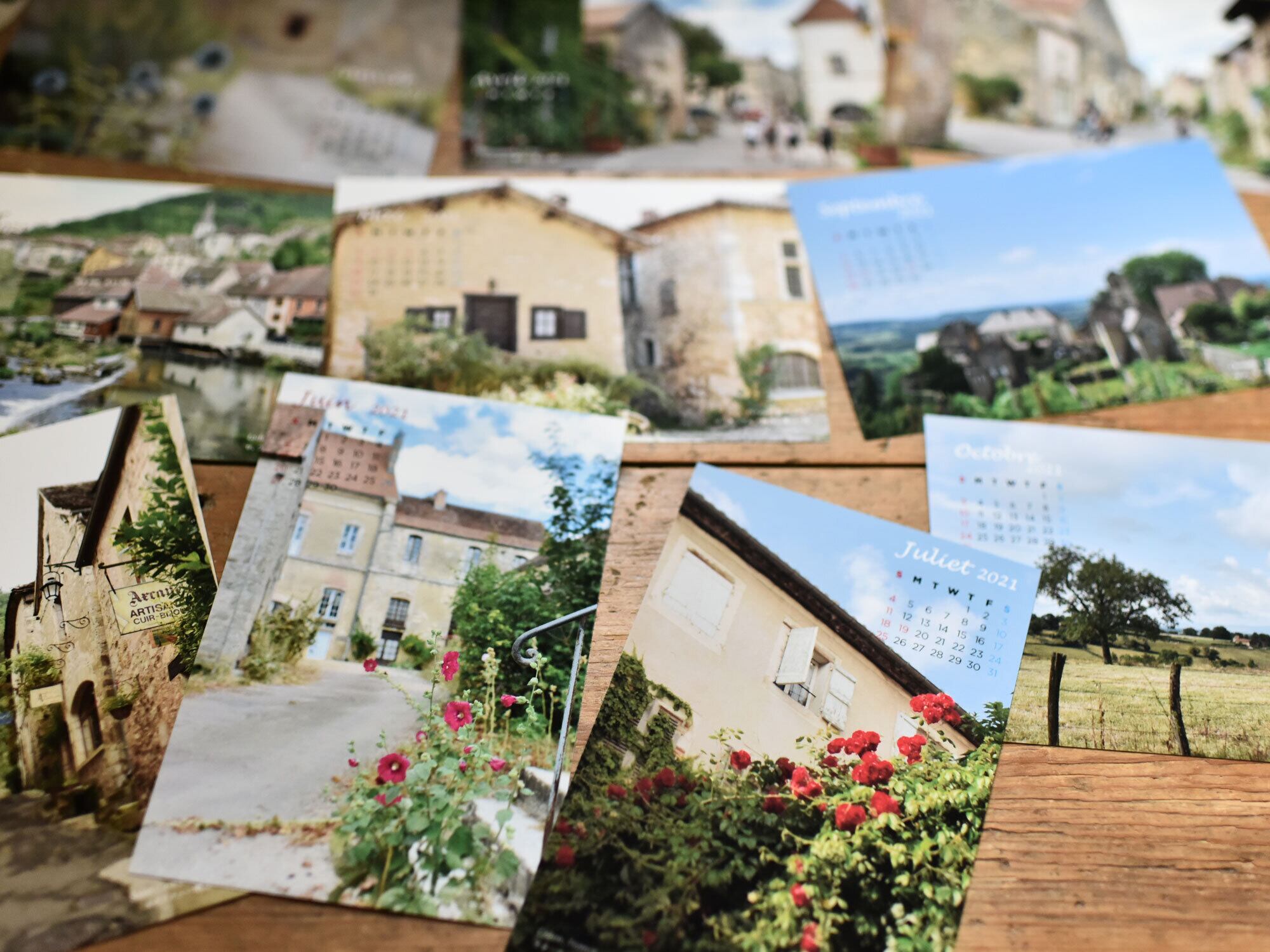 ＜セット商品（2）＞2021年「フランスの小さな村」ポストカードカレンダー + 壁フォト2枚のセット