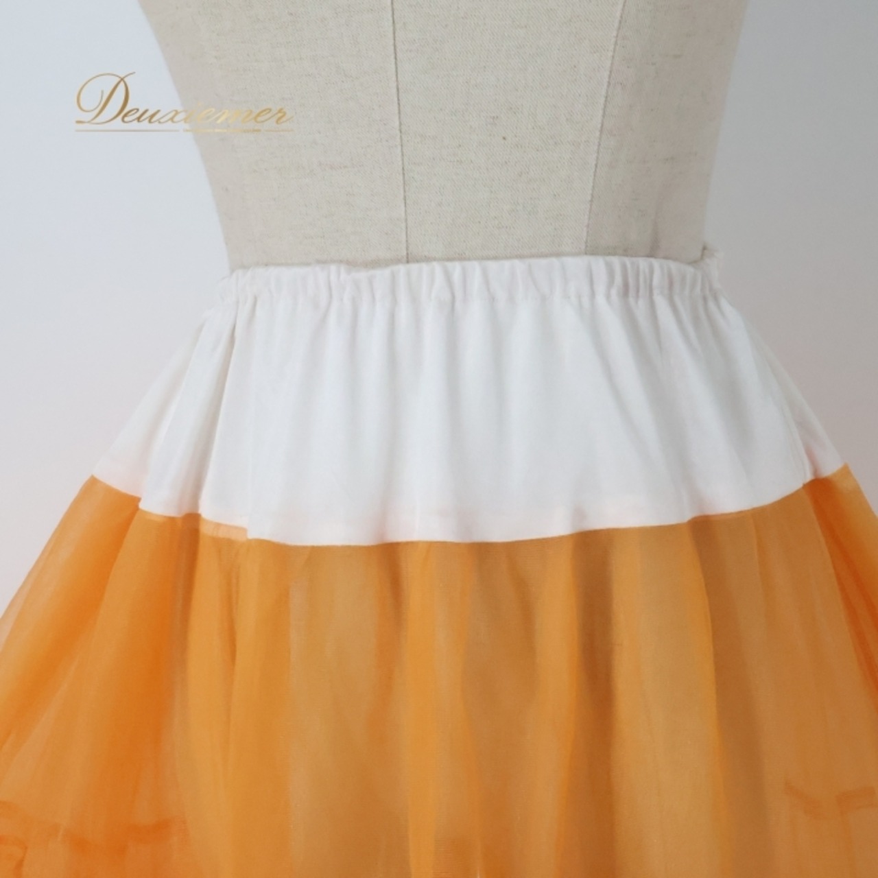 フラダンス 衣装 ペチコート スカート オレンジ系 アビバーレ Avivare ハワイアン アロハ フラ ダンス レッスン 練習 無地 シンプル 華やか 鮮やか ふんわり かわいい おしゃれ ホワイト系 橙 白 チュール セット 透け感 フリル フリルスカート スカートセット 女性用 ふんわりスカート スカートウェア ダンス 衣装セット 透け感スカート 舞台衣装 かわいい衣装