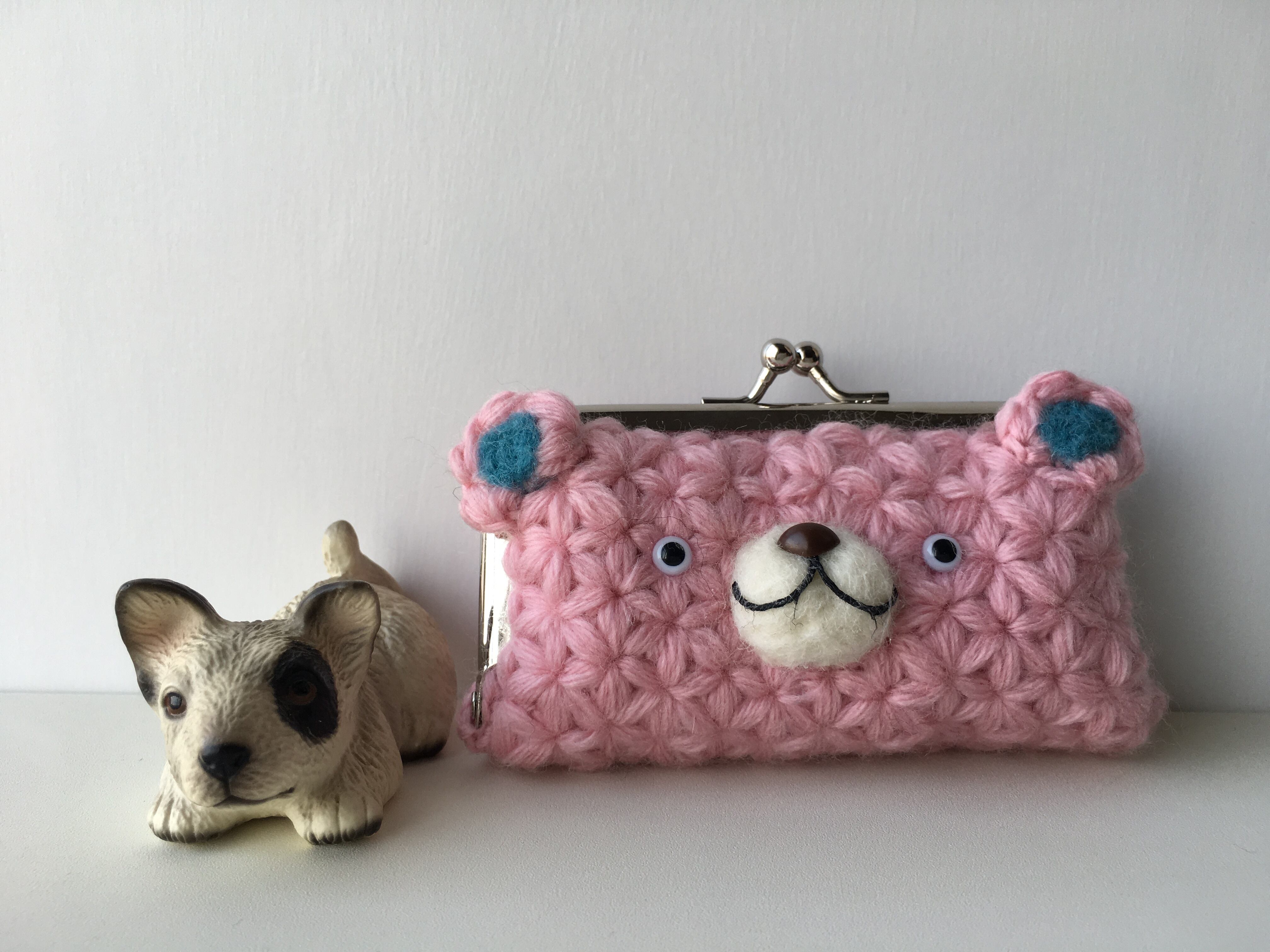 くまちゃんがま口ポーチ♥大小2個セット リフ編みで編んだ四角い顔のくまちゃんがま口ポーチ | PAY ID