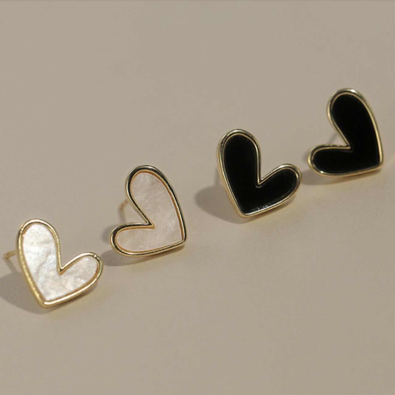 ハートモチーフピアス R00024