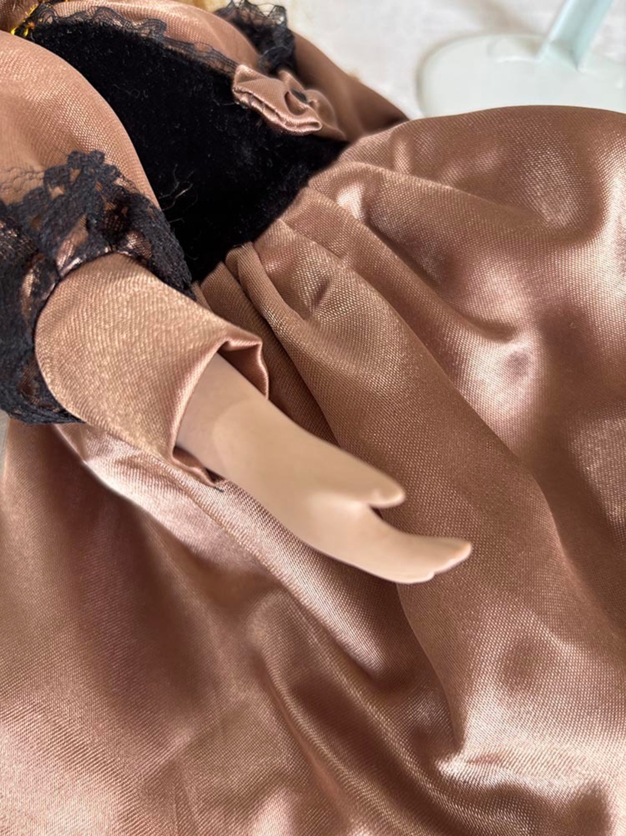 人形　ビスクドール　ブラウンのドレス　帽子　ステイ付き　12otef11-2