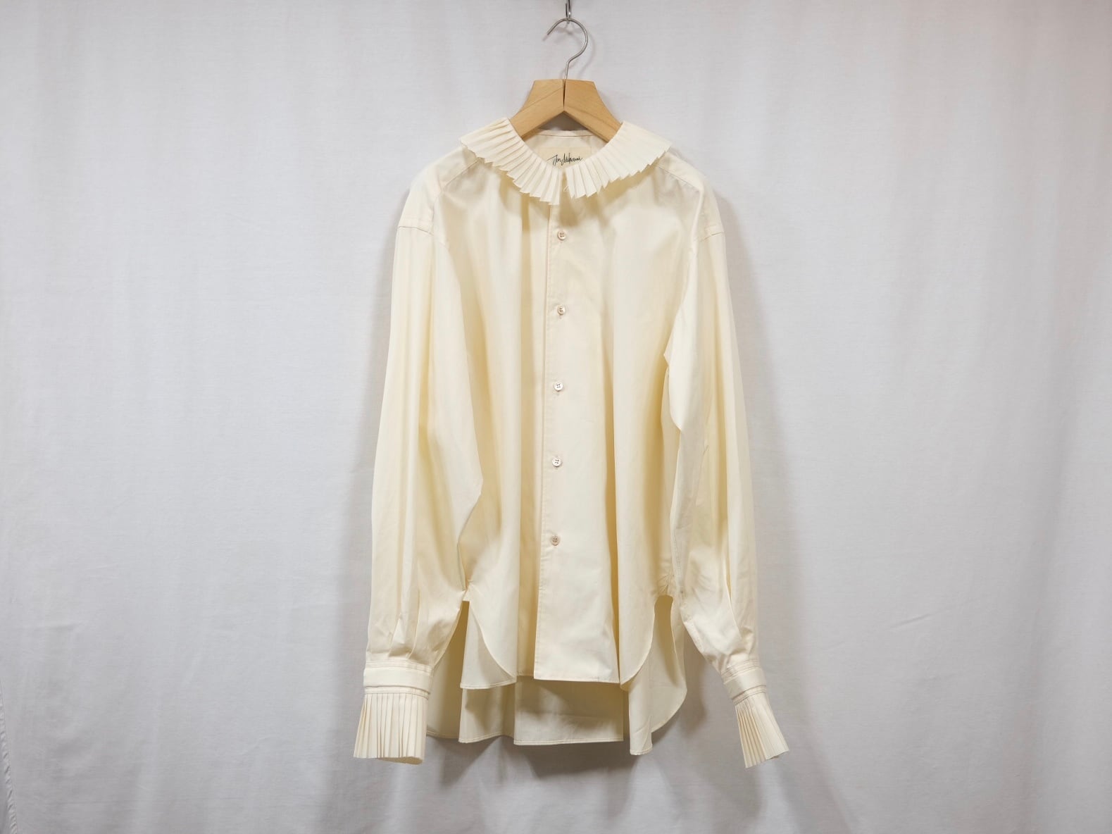 JUN MIKAMI “プリーツカラーシャツ” Cream | Lapel online store