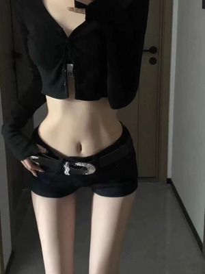 ローライズ スリム デニム ショートパンツ レディース パンツ ボトムス ショーパン Gパン デニムパンツ ショート タイト 細身 へそ出し ファスナー ポケット カラーデニム かわいい 大人可愛い シンプル カジュアル おしゃれ こなれ感 セクシー 無地 春 夏 秋 冬 ママ 通勤 学生 学校 通学 デート お出かけ 旅行 公園 女子会 休日 ショッピング カフェ モノトーン 美脚 普段使い 着回し 定番 XS S M L XL 2XL 小さいサイズ 大きいサイズ 黒 ブラック