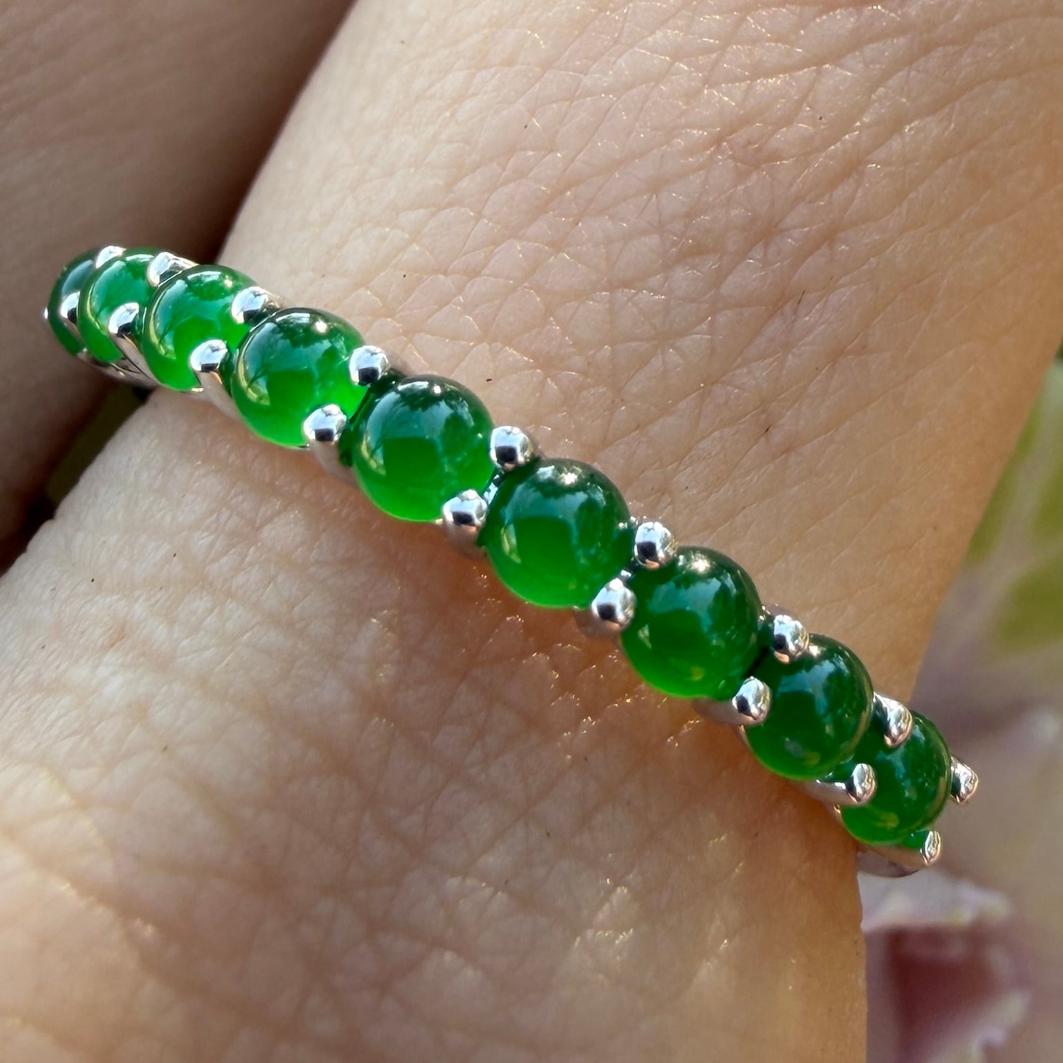 2.5mm Jade White Gold Ring AMU-065 | Victorian Box