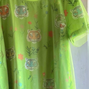 草原に潜むTigerはおシャレと花がお好き (kai0627)