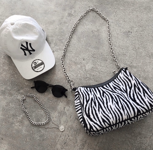 【即納】chain zebra bag