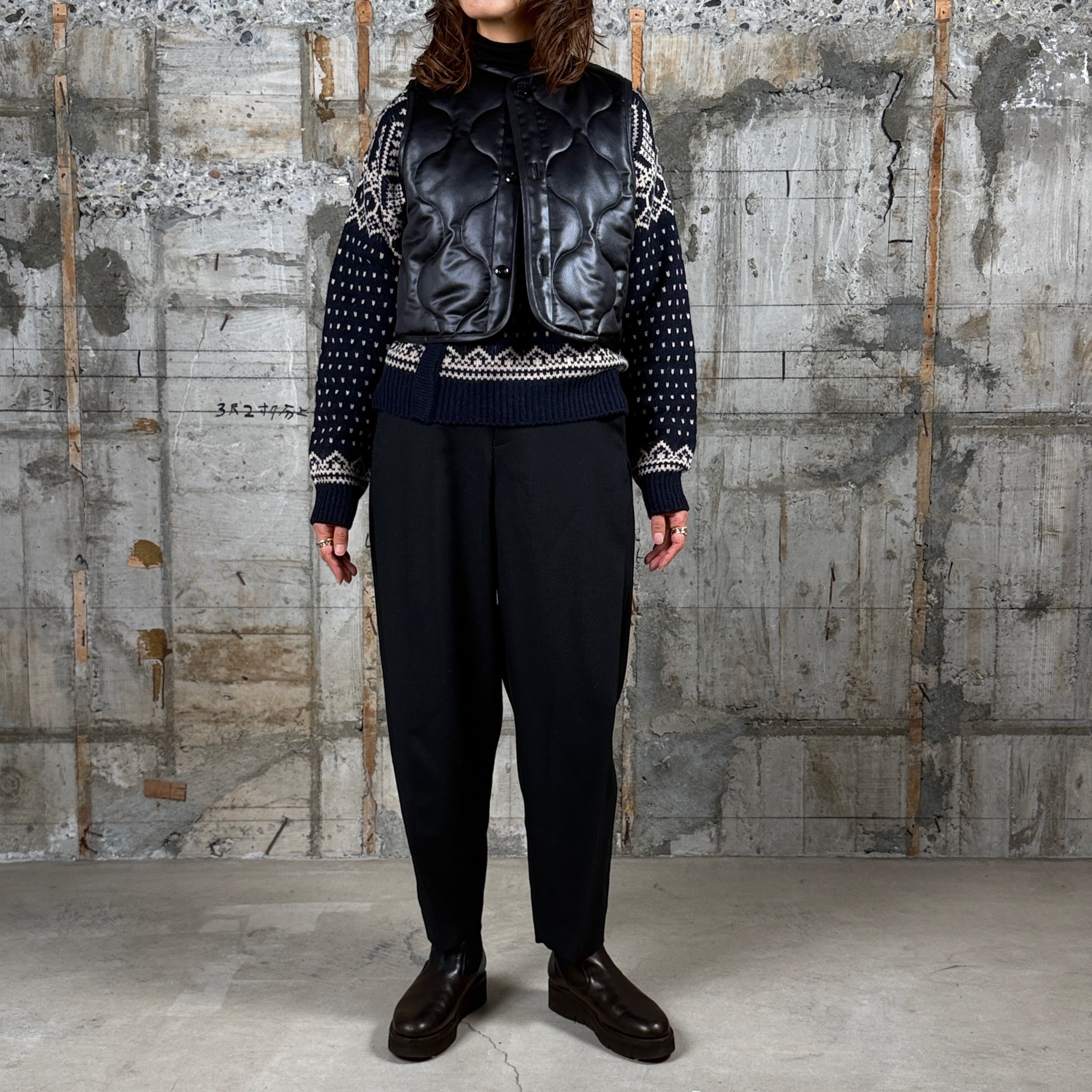 HYKE【ハイク】 FAUX LEATHER QUILTED CROPPED VEST (17605) / BLACK