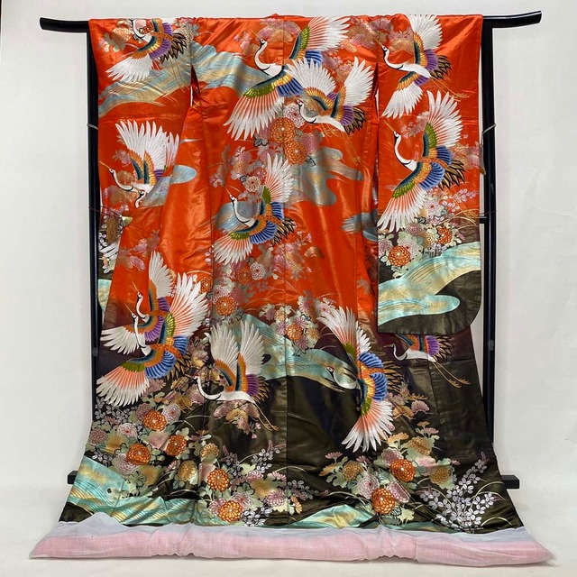 色打掛 正絹 鶴 刺繍 朱 黒 打掛 Mサイズ 裄66.5 花嫁衣裳 婚礼 リサイクル 中古 ブライダル ウエディング 着物 3971