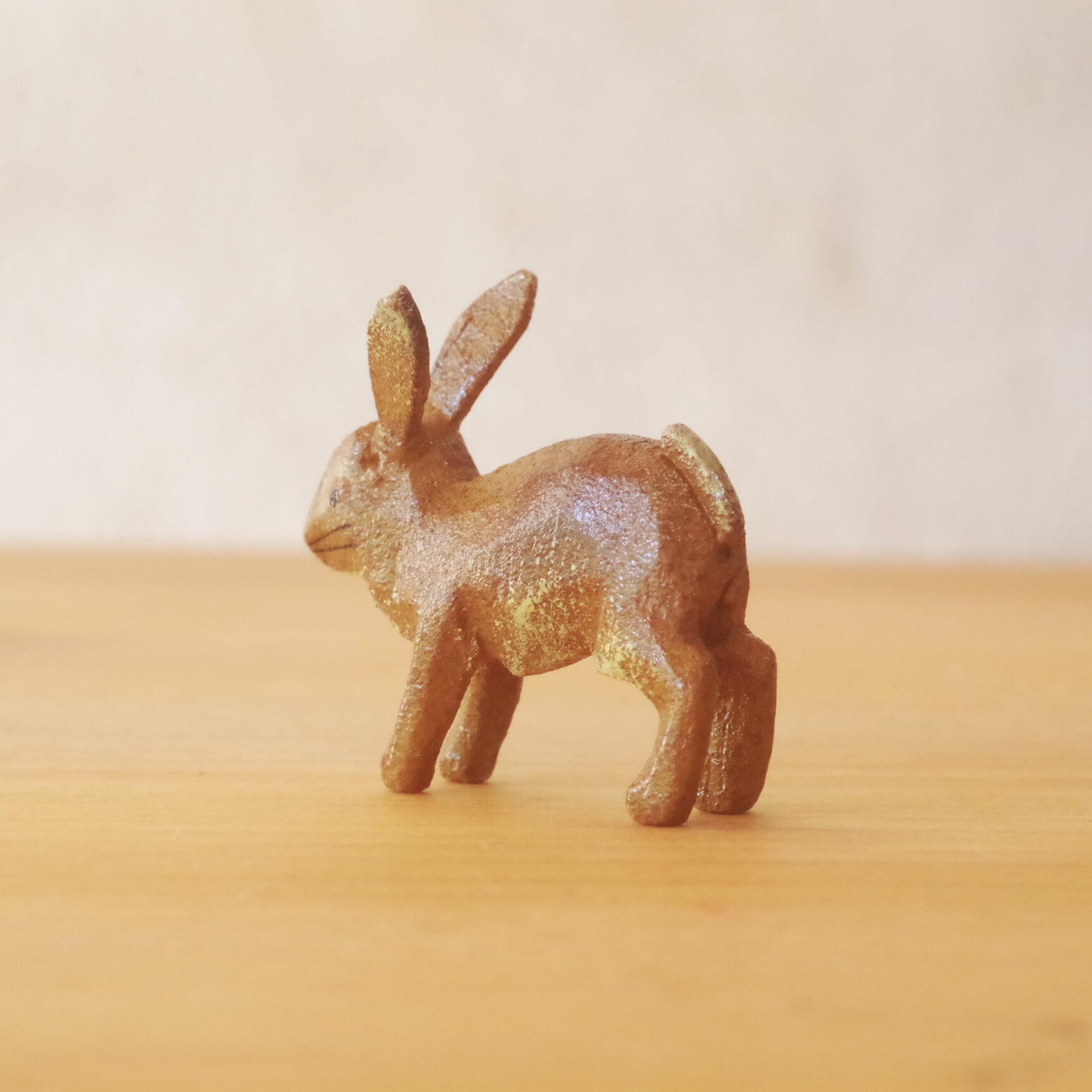 ヴェルナー 歩くウサギ（6.5サイズ） | 木のおもちゃ専門店 おもちゃ箱