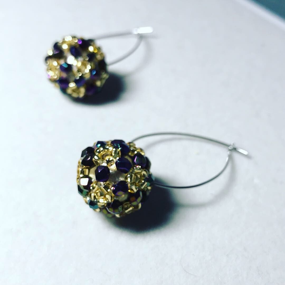 0034:大人ブラックのビーズボール フープピアス