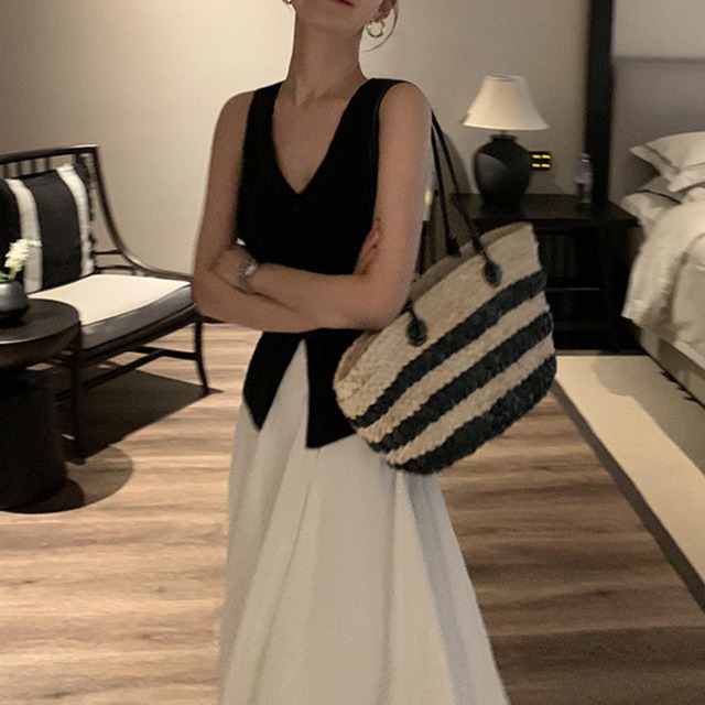 Vネックノースリーブトップス　M0336