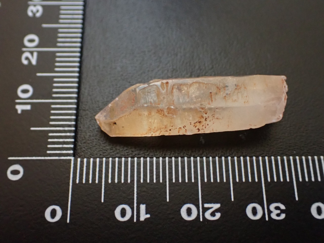 オイルインクォーツ原石 　21.1ct　[C13‐392]